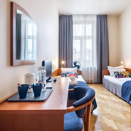 מלון דירות Kosmopolita 4*